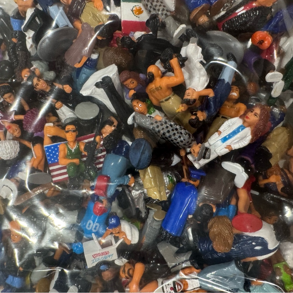 Colorful Figurine Collection - Picture 6 of 7